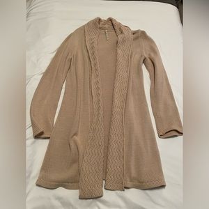 Tan oversized Leo&Nicole cardigan Sweater, Medium